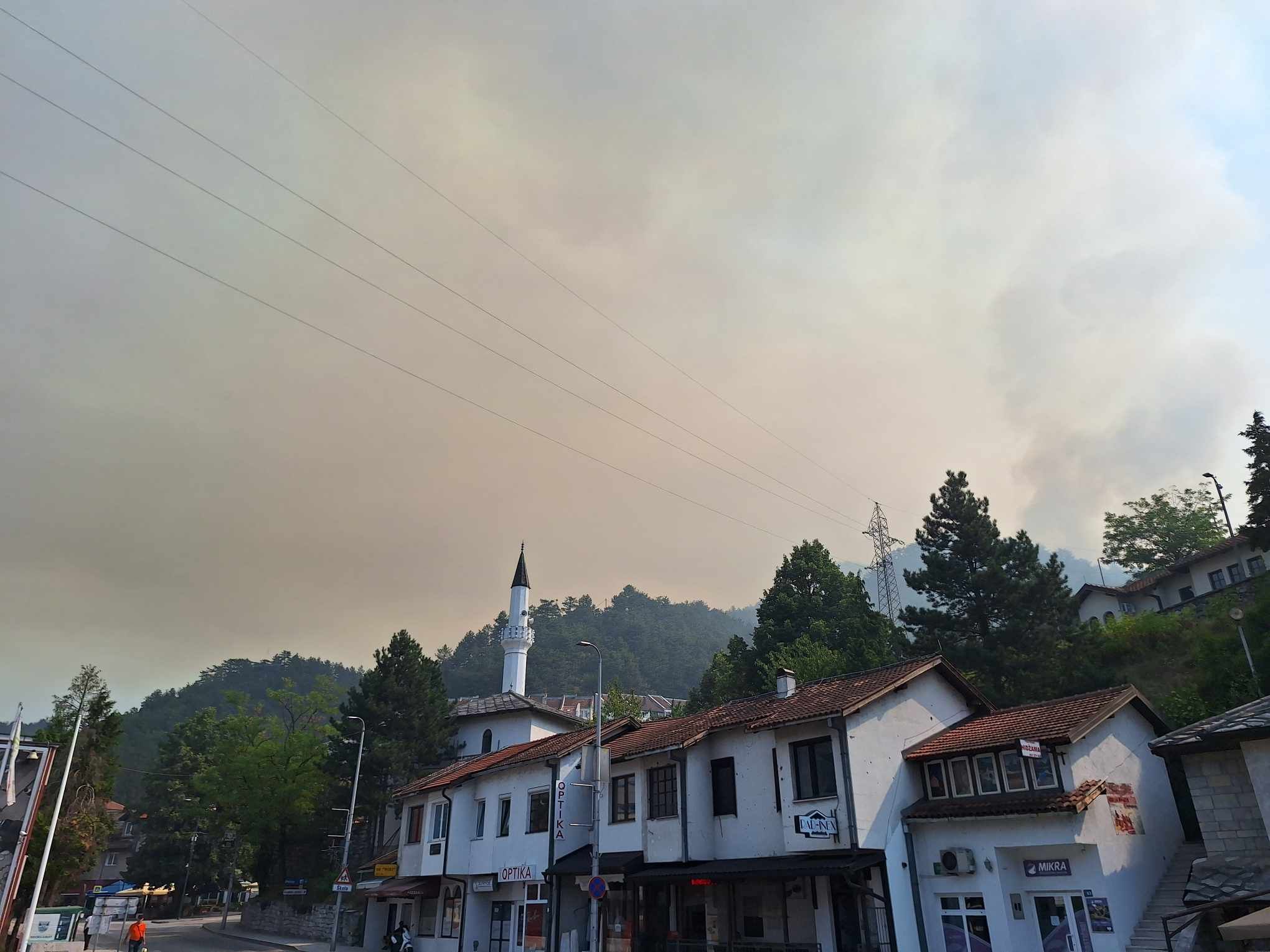 Gust dim iznad Konjica: Opet gori Vrtaljica, pozivaju se dobrovoljci da pomognu u gašenju