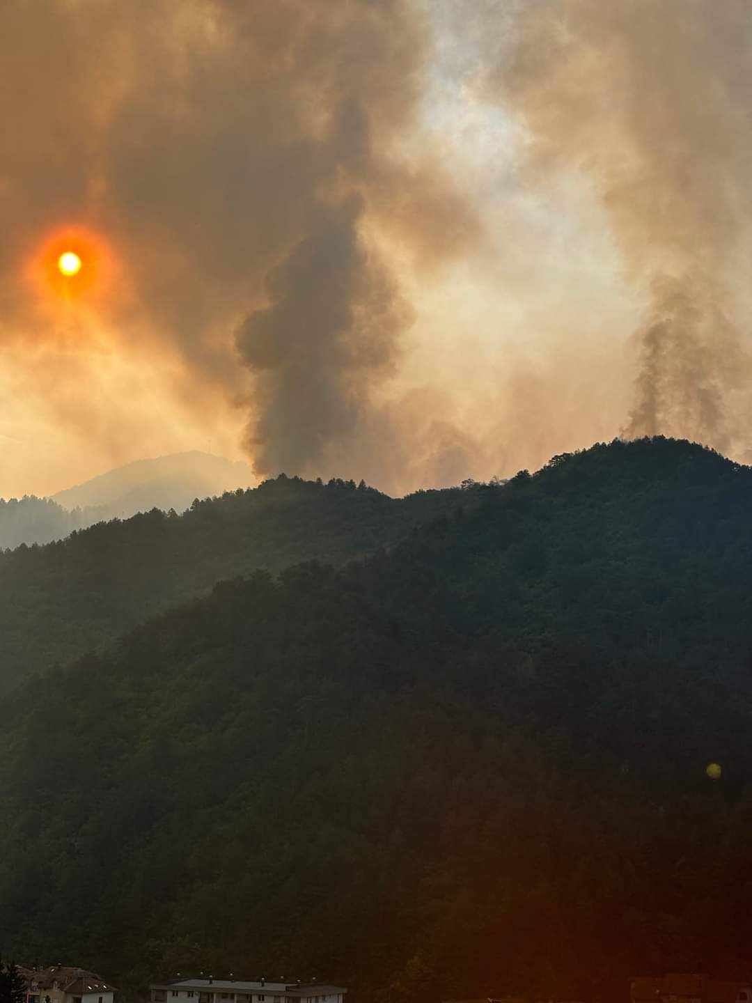 Gust dim iznad Konjica: Opet gori Vrtaljica, pozivaju se dobrovoljci da pomognu u gašenju