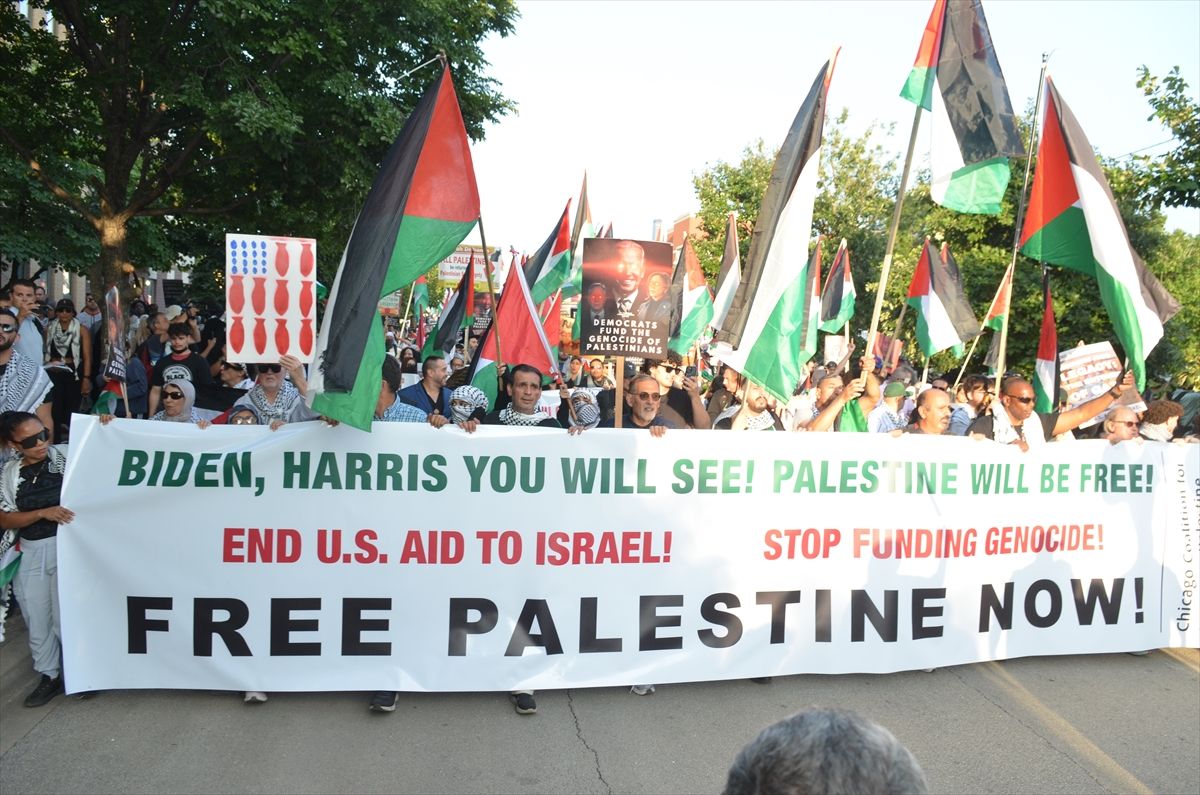 Demonstranti su uzvikivali slogane: "Sloboda Palestini" i "Stop genocidu"