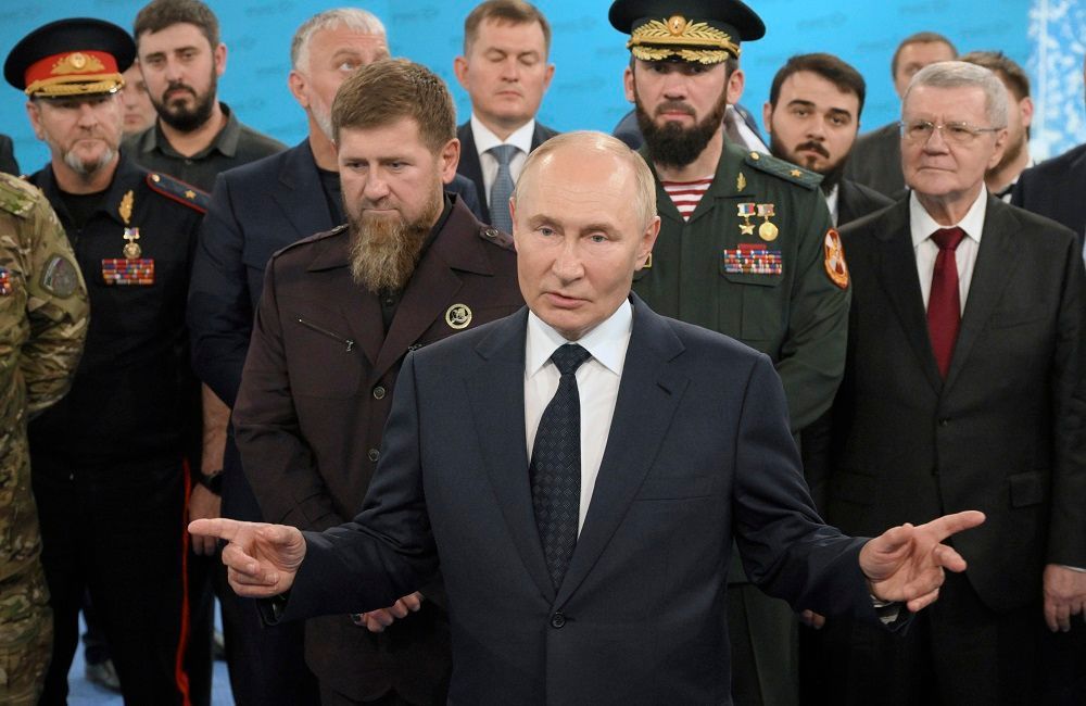 Putin je po dolasku prvo posjetio mezar prvog predsjednika Čečenije Ahmata Kadirova