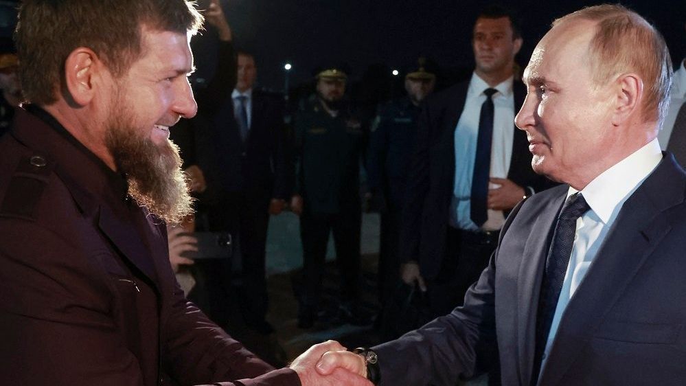 Putin je po dolasku prvo posjetio mezar prvog predsjednika Čečenije Ahmata Kadirova
