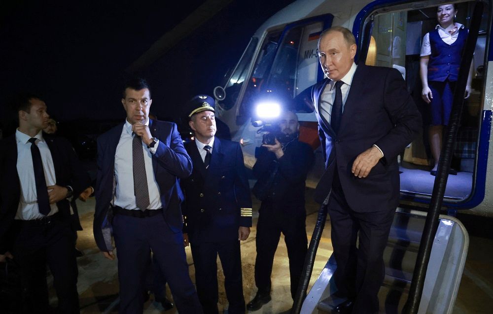 Putin je po dolasku prvo posjetio mezar prvog predsjednika Čečenije Ahmata Kadirova