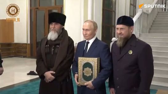 Cilj ove nenajavljene posjete pretežno muslimanskoj republici bio je vjerovatno da ohrabri vojne dobrovoljce koji se obučavaju u Čečeniji.