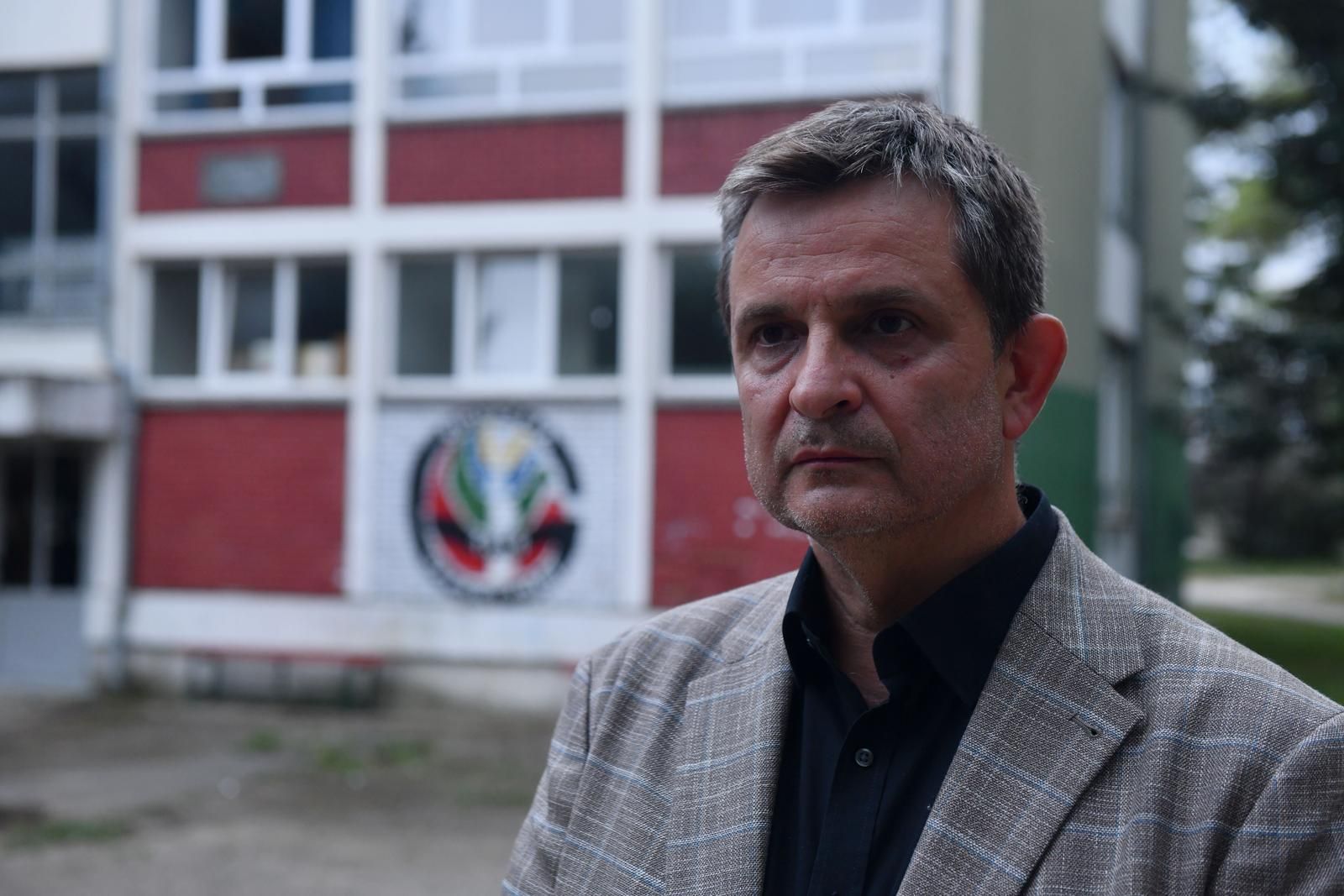 Sutra će u sali sanskog kina biti održana komemoracija za ubijene uposlenike škole, te načelnik poziva građane da se odazovu