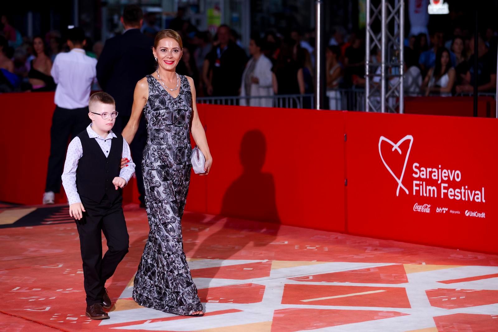 Pogledajte ko je prošetao crvenim tepihom posljednju noć 30. Sarajevo Film Festivala