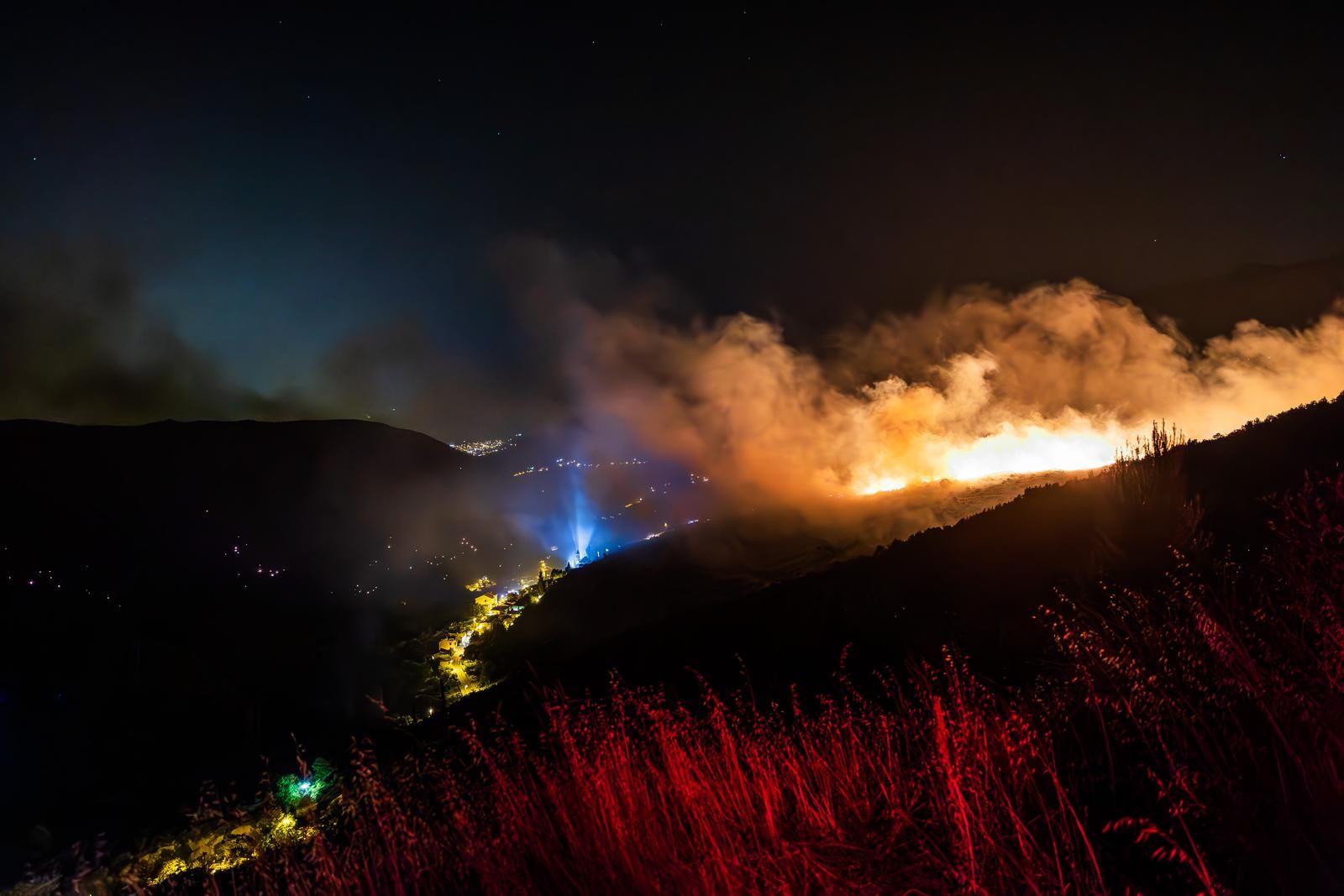 Vatrena stihija guta sve pred sobom u okolini Splita: 250 vatrogasaca gasi požare