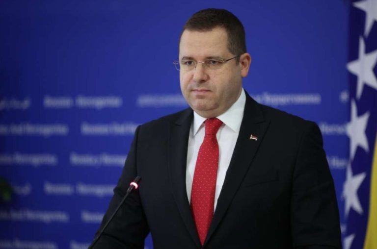 Ne razumiju ni mnogo jednostavnije i banalnije stvari, kamo li da razumiju šta je posao Dodika i Vučića