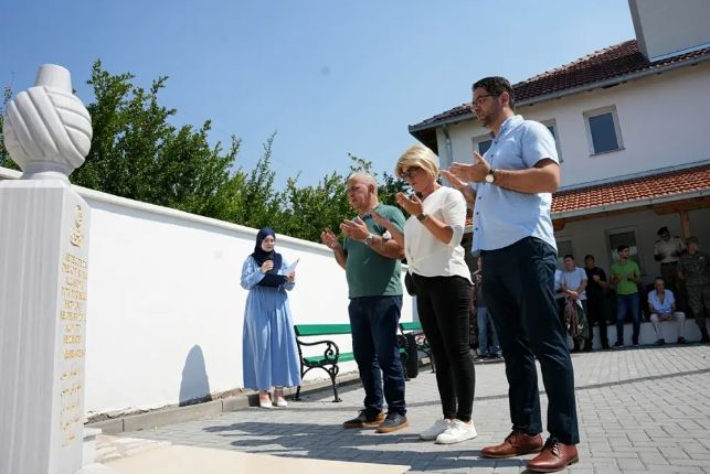 Pripadnici Kažnjeničke bojne HVO-a upali su u Raštane kod Mostara i masakrirali 24 bošnjačka civila i sedam zarobljenih vojnika Armije RBiH