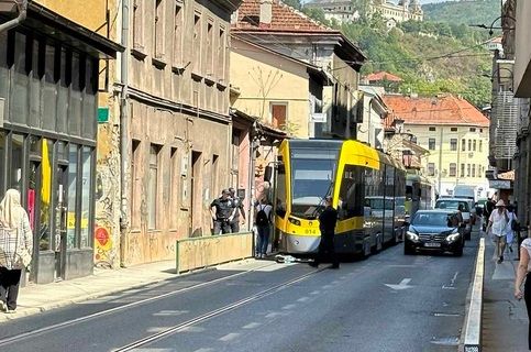 Nije riječ o saobraćajnoj nesreći, utvrđeno je da nije bilo kontakta s tramvajem, rekli su nam u policiji