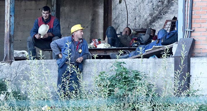 Ono što je zajedničko svima jeste da od aprila ove godine nisu primili nijednu platu, tačnije duguju im se tri mjesečne zarade i tri topla obroka