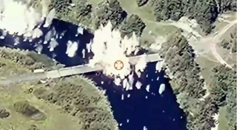 Rusi bi teoretski mogli obnoviti snabdijevanje i pojačati svoje snage između Sejma i granice helikopterima, ali Ukrajinci su praktički "očistili" zračni prostor iznad Kurska