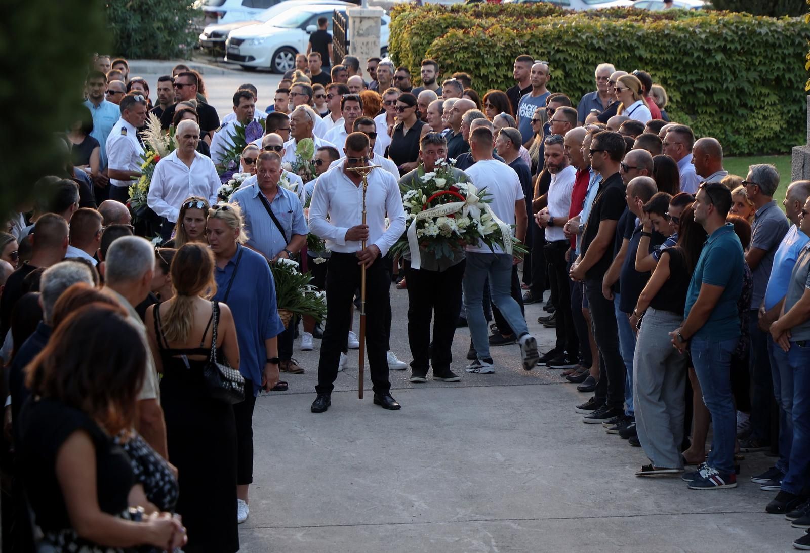 Pokopan Marko Topić, a poginuli Denis Šarić i Boško Kostović bit će pokopani sutra