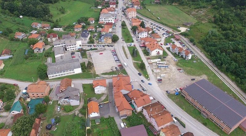 Po izlasku policije na lice mjesta, utvrđeno je da su Edis i Sanel prethodne noći zajedno pili nakon čega je izbio konflikt.