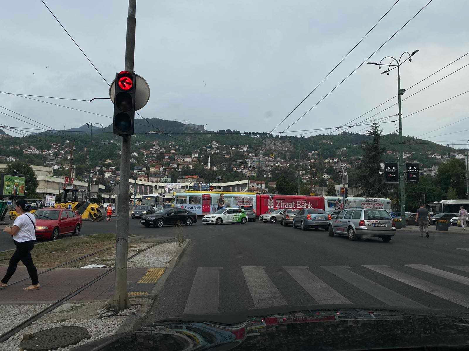 Opći haos u Sarajevu: Na jednoj strani radovi, na drugoj se otkačio tramvaj