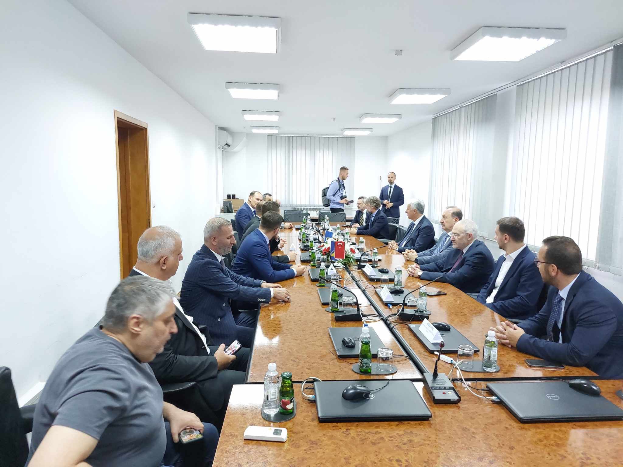 Ovo je pokazalo da građani Tuzlanskog kantona ali i šire žele putovati u Tursku, avion je bio pun u dolasku, a u odlasku samo nekoliko mjesta nije bilo popunjeno, rekao Halilčević