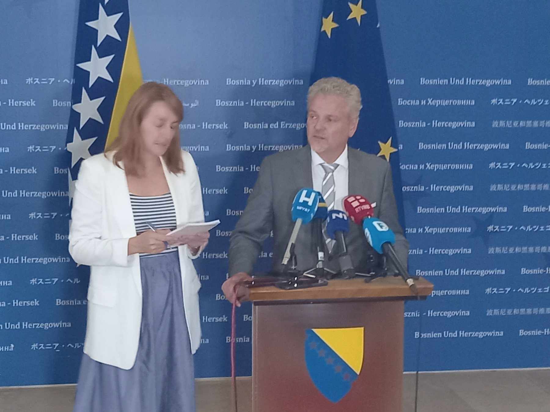 Dodaje da se Bosna i Hercegovina suočava s rizikom da sredstva neće iskoristiti