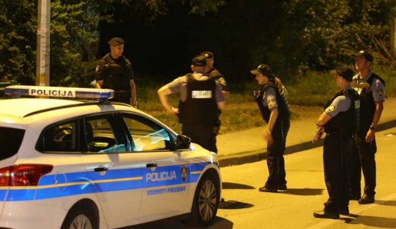 Policija je obavila pretragu mobitela i vozila koje osumnjičeni koristi i pronašla materijal inkriminirajućeg sadržaja