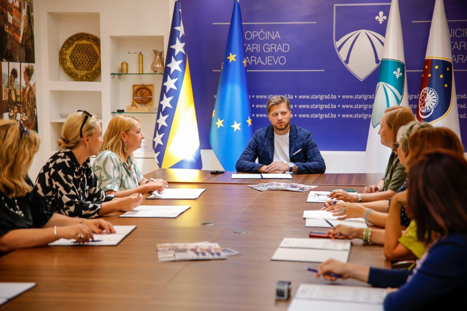 Održan je i sastanak načelnika sa svim direktorima osnovnih škola u Starom Gradu na kojem je potpisan Sporazum o finansiranju školskog pribora za učenike prvih razreda