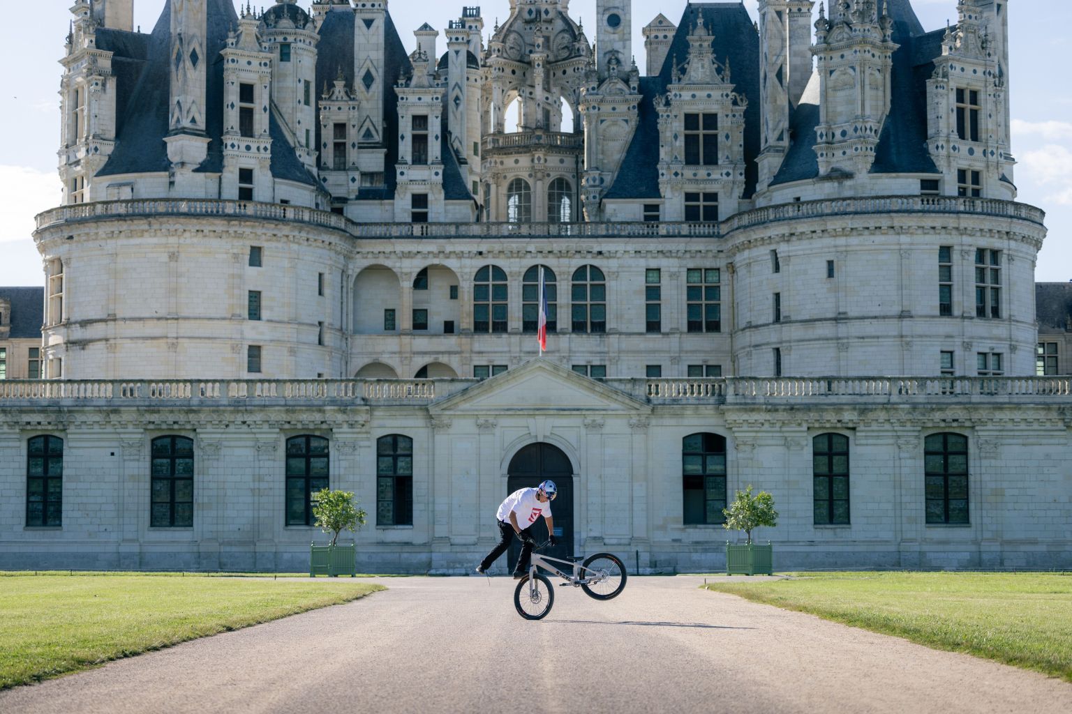 Nishikubo je  posjetio renesansno remek-djelo, francuski dvorac Chambord iz 16. stoljeća