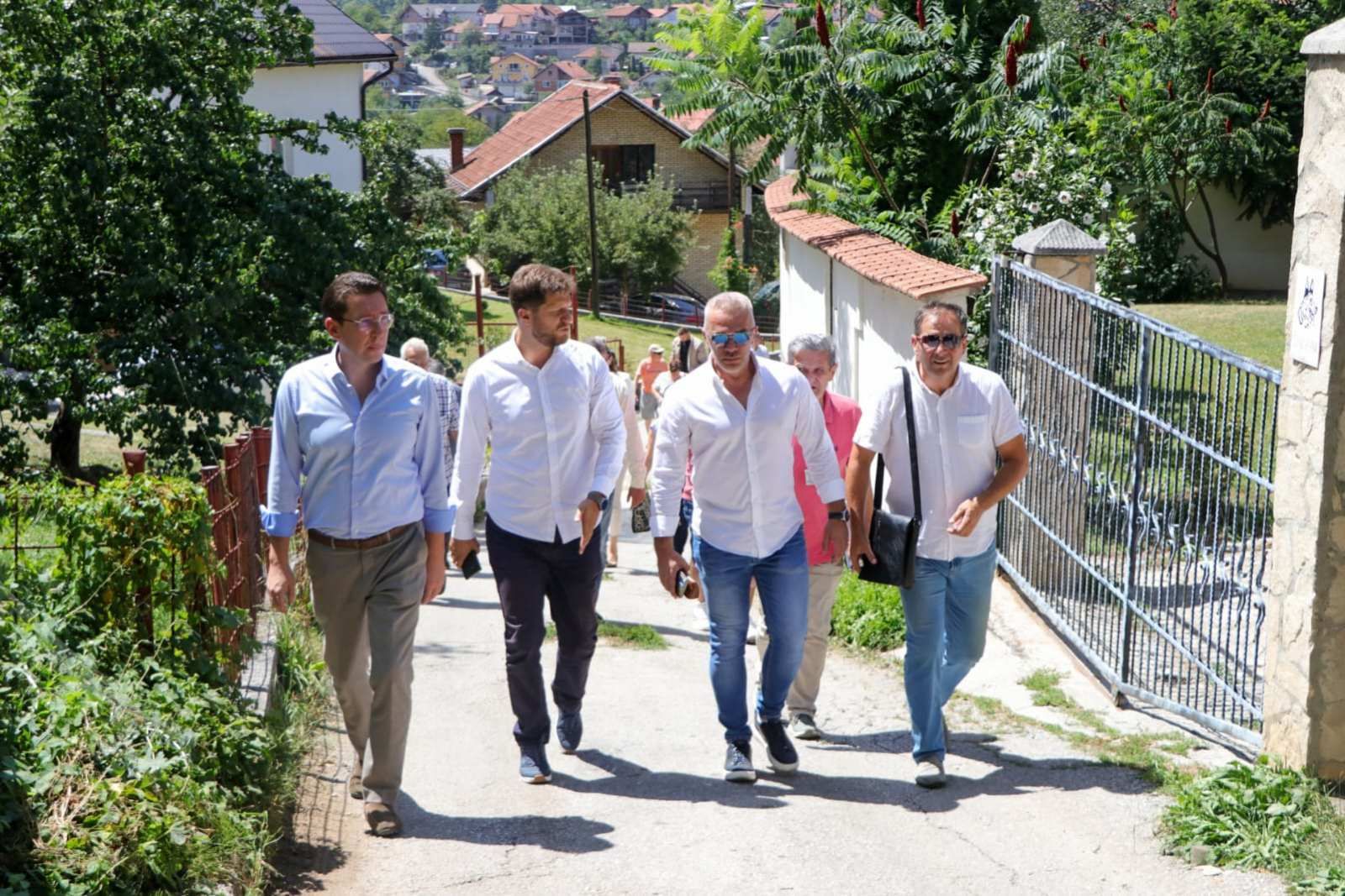 Načelnik Čengić najavio je i dodatne radove u ulicama predviđenim Programom radova, za koje su osigurana finansijska sredstva. 