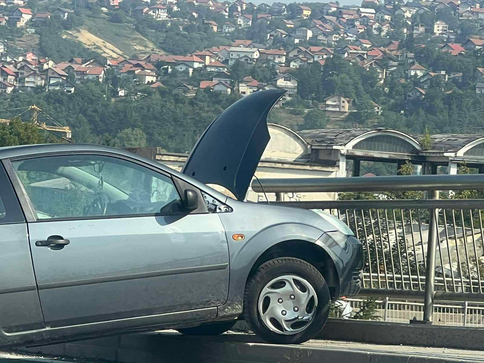 Jezive scene s mjesta nesreće u Sarajevu, povrijeđene tri osobe: Ovo su nove fotografije