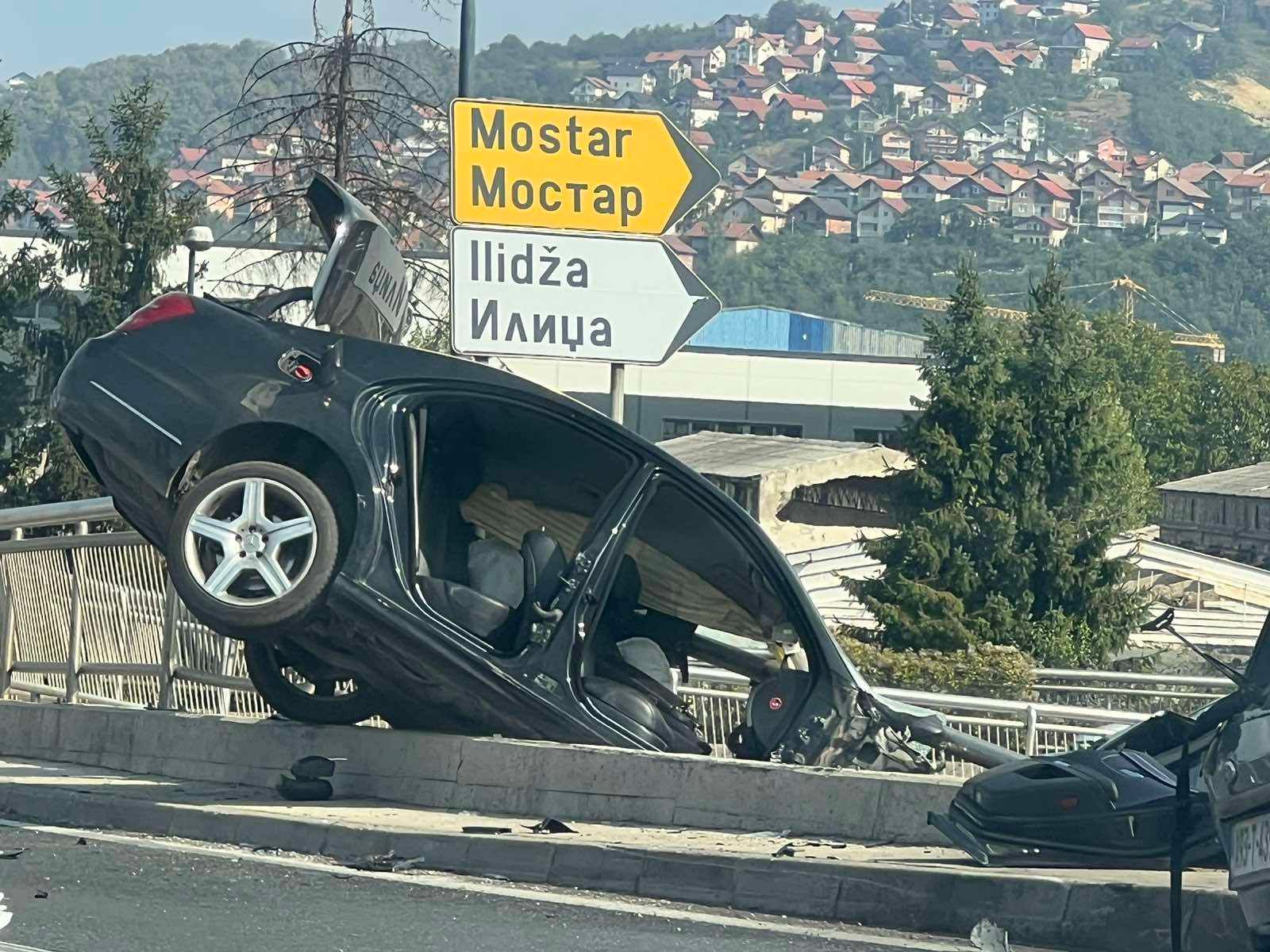 Jezive scene s mjesta nesreće u Sarajevu, povrijeđene tri osobe: Ovo su nove fotografije