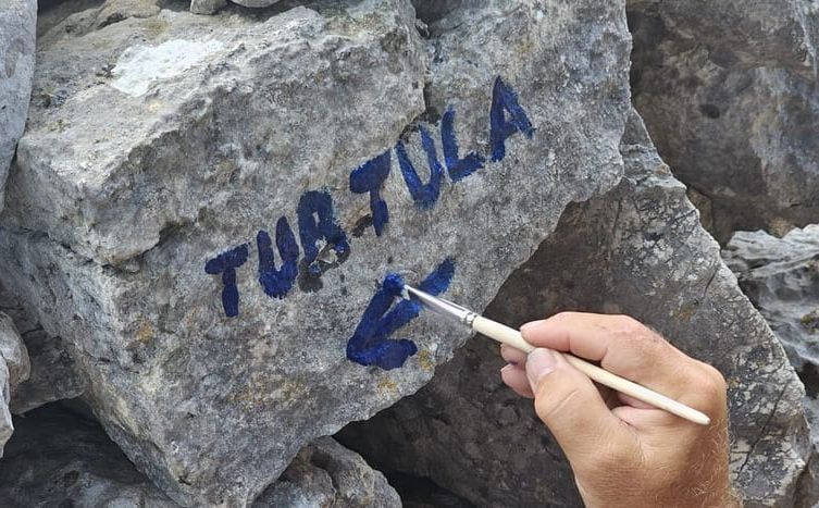 Primjer svima u regionu: Turista u susjedstvu sam očistio put do prelijepe uvale