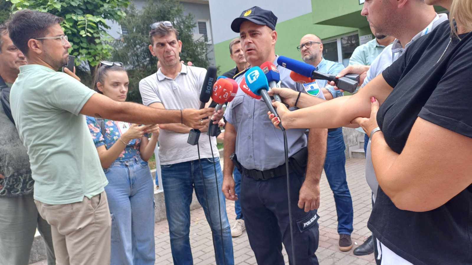 U trenutku napada u školi bilo djece: Obratili se zvaničnici nakon masakra u Sanskom Mostu