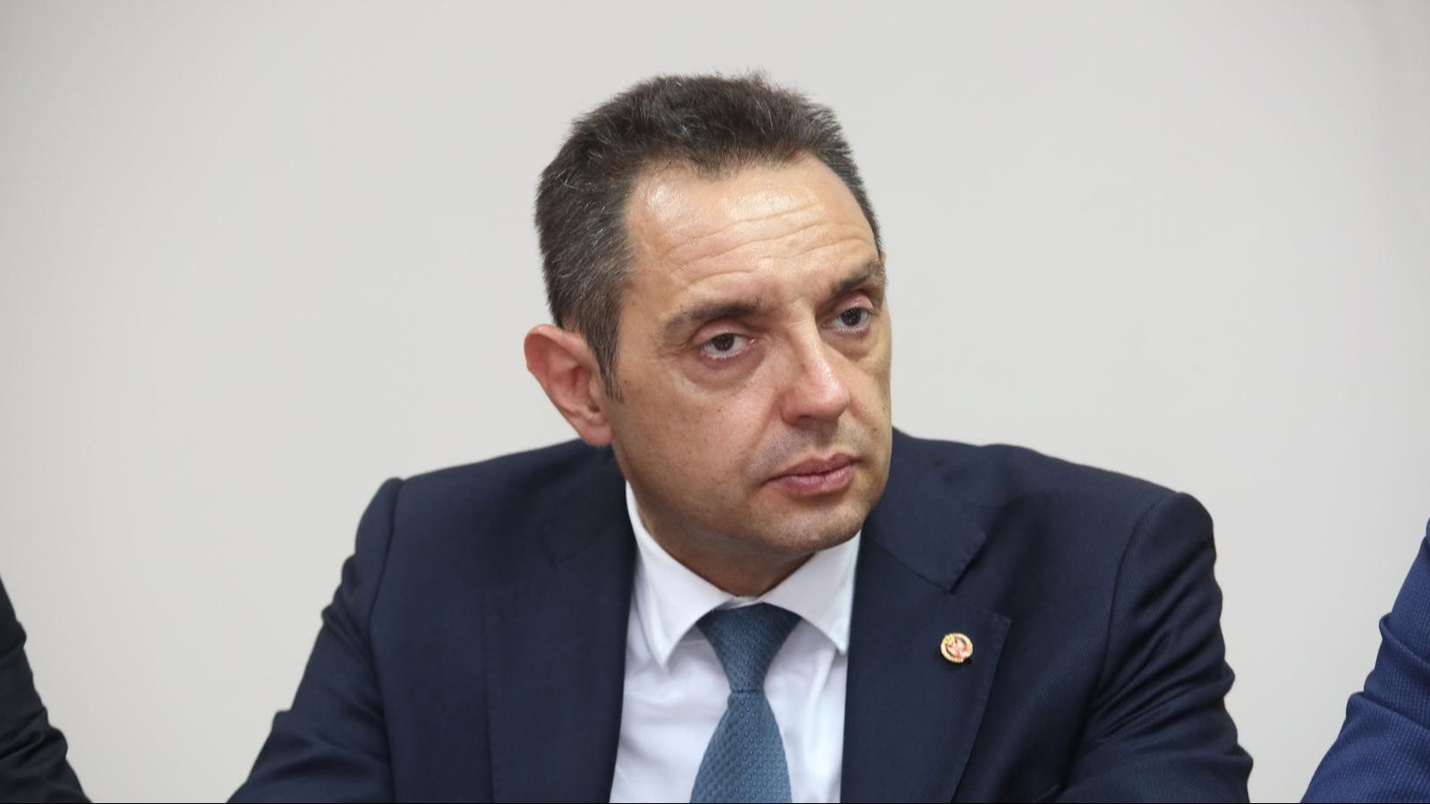 Vulin je rekao da se "sav ološ koji misli da Srbi nemaju ni državu, ni samopoštovanje mogao uvjeriti u suprotno"