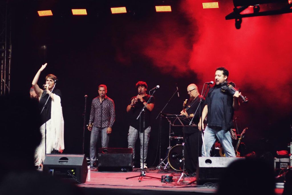 Finale festivala obilježeno je spektakularnim nastupom benda Balkan Zoo, čiji su moderni aranžmani balkanske muzike natjerali publiku na ples
