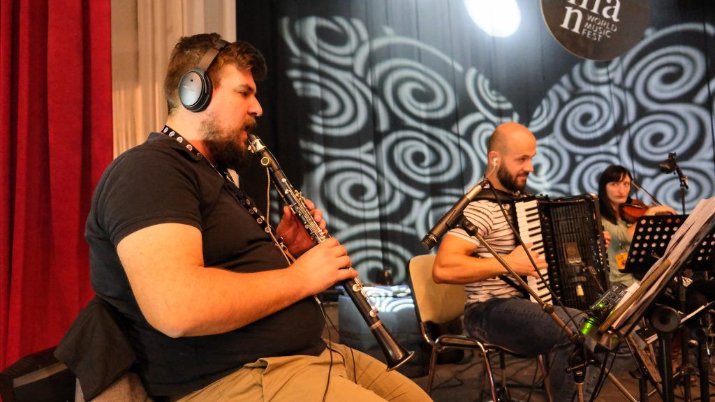Finale festivala obilježeno je spektakularnim nastupom benda Balkan Zoo, čiji su moderni aranžmani balkanske muzike natjerali publiku na ples
