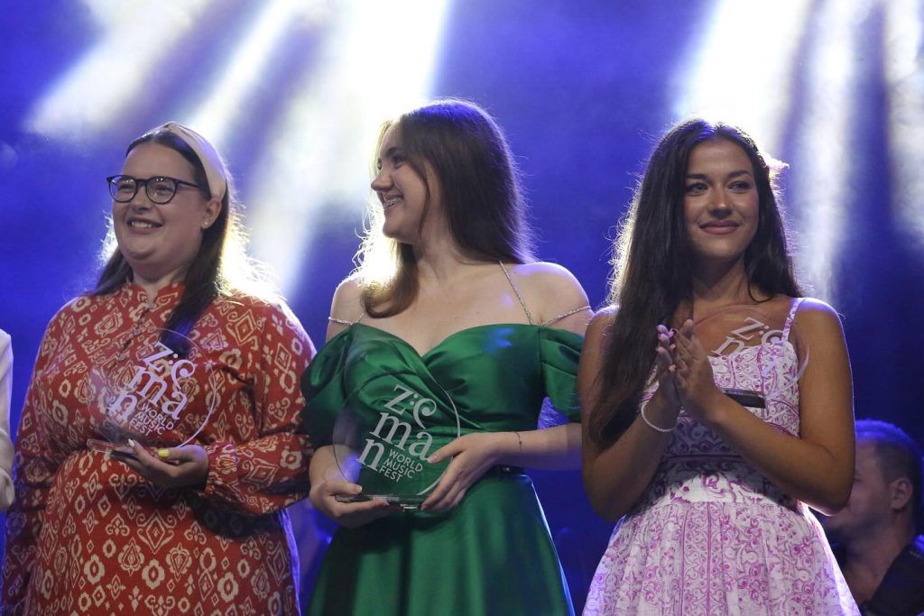 Finale festivala obilježeno je spektakularnim nastupom benda Balkan Zoo, čiji su moderni aranžmani balkanske muzike natjerali publiku na ples