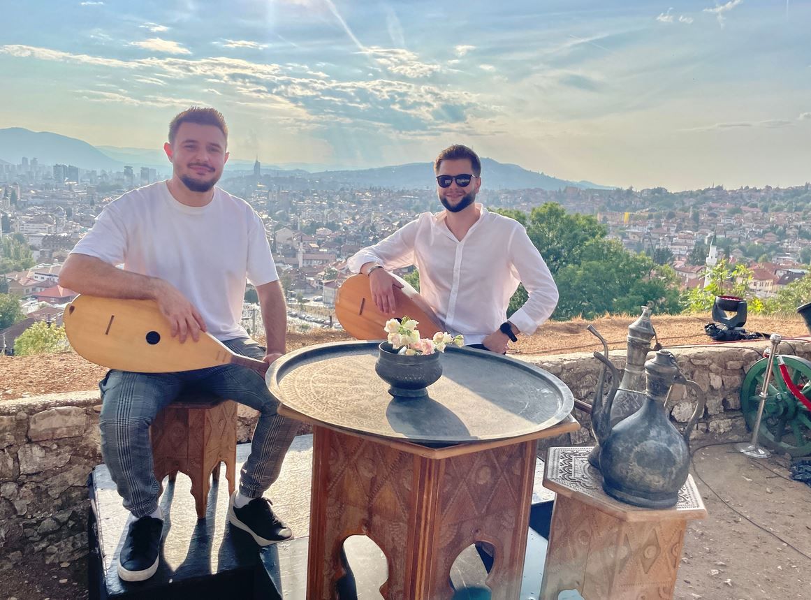 Noć ispunjena tradicijom, posjetiocima će pružiti dva koncerta od različitog sastava muzičara i izvođača