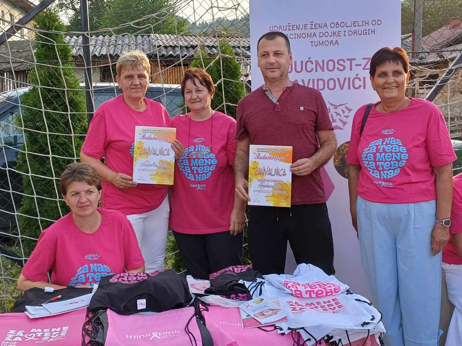 Predvođene Minom Delić, osobom koju mnogi s ponosom nazivaju „srcem zajednice“, organizirale su  posebno druženje s onima koje biju najtežu bitku – ženama oboljelim od karcinoma
