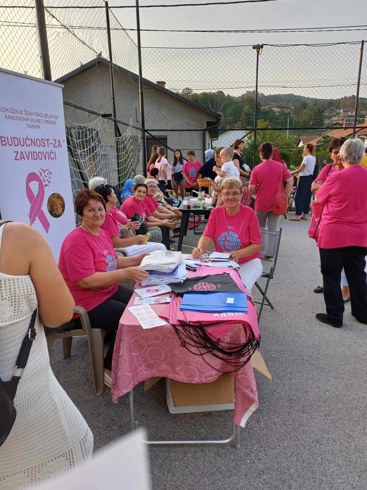 Predvođene Minom Delić, osobom koju mnogi s ponosom nazivaju „srcem zajednice“, organizirale su  posebno druženje s onima koje biju najtežu bitku – ženama oboljelim od karcinoma