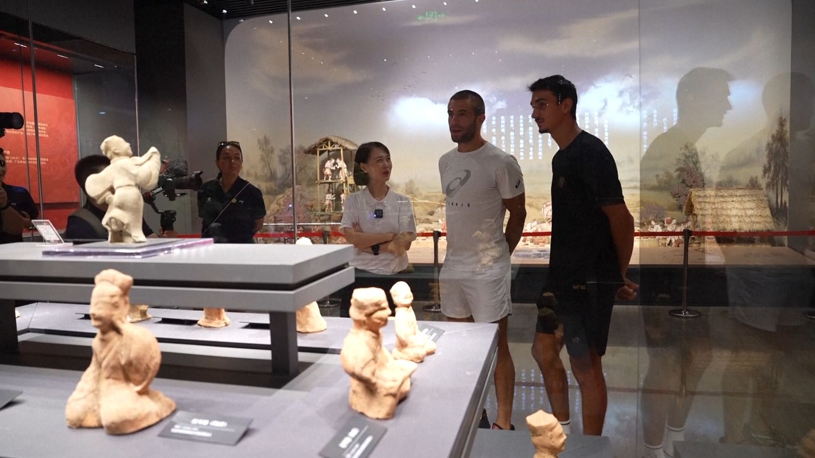 Obojica igrača su osvojila timske naslove 2023. godine, Sonego je podigao pehar Davis Cupa s Italijom, dok su Ćorić i Donna Vekić donijeli Hrvatskoj drugu titulu Hopman Cupa