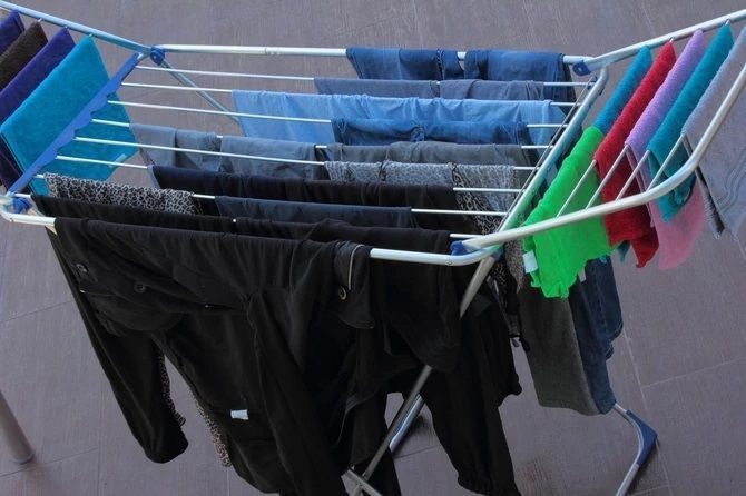 Duksevi, džemperi i pantolone nisu baš tako jednostavni za održavanje, a najveći problem u toku zime predstavlja njihovo sušenje