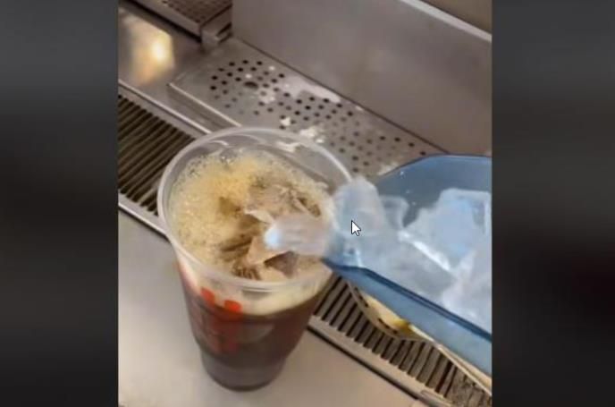 Džejson je inače zaposlen u jednom američkom lancu restorana brze hrane, te je odlično upoznat sa svim trikovima sličnih ugostiteljskih objekata