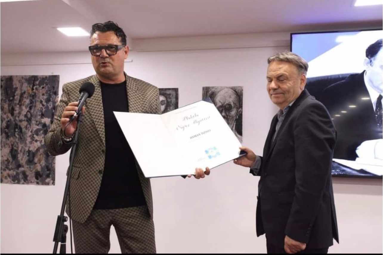 Osmanu Džihi uručena plaketa 'Nijaz Slipičević' za 700 emisija 'U tuđoj avliji'
