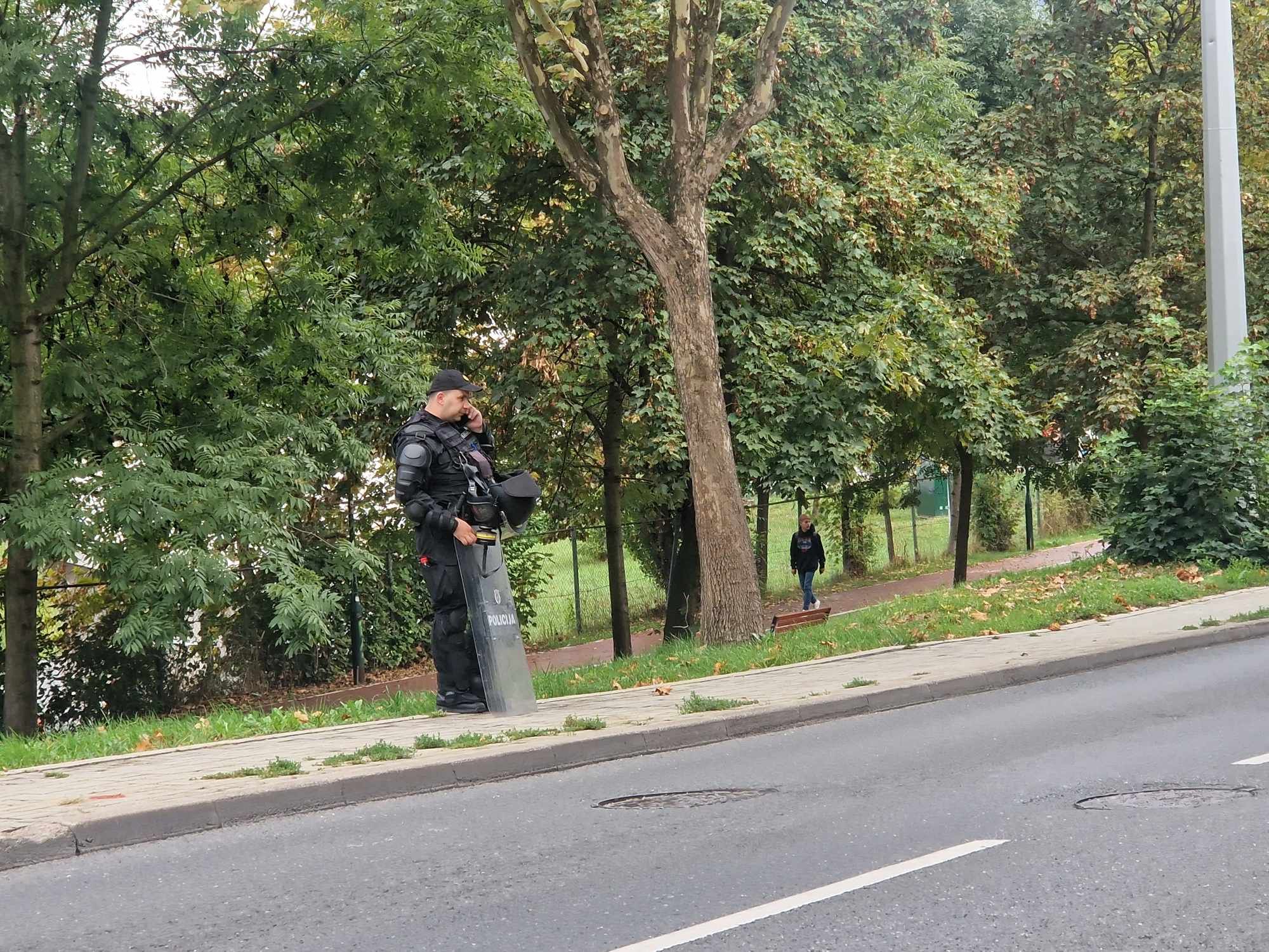 Na ulicama glavnog grada prisutan je veliki broj pripadnika sarajevske policije, kako ne bi došlo do incidenta