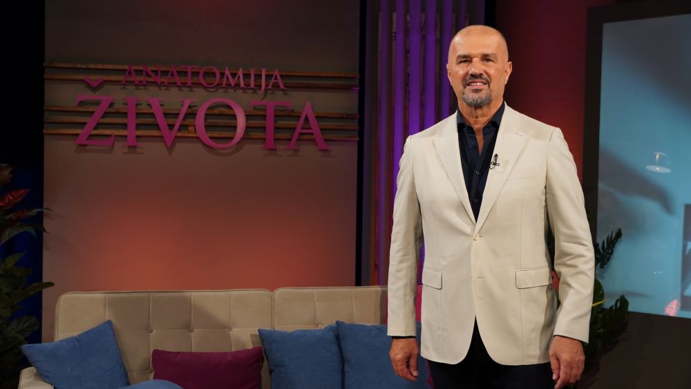 Naš gost prim. Reuf Karabeg već dugi niz godina obavlja različite operacije iz domena plastične hirurgije