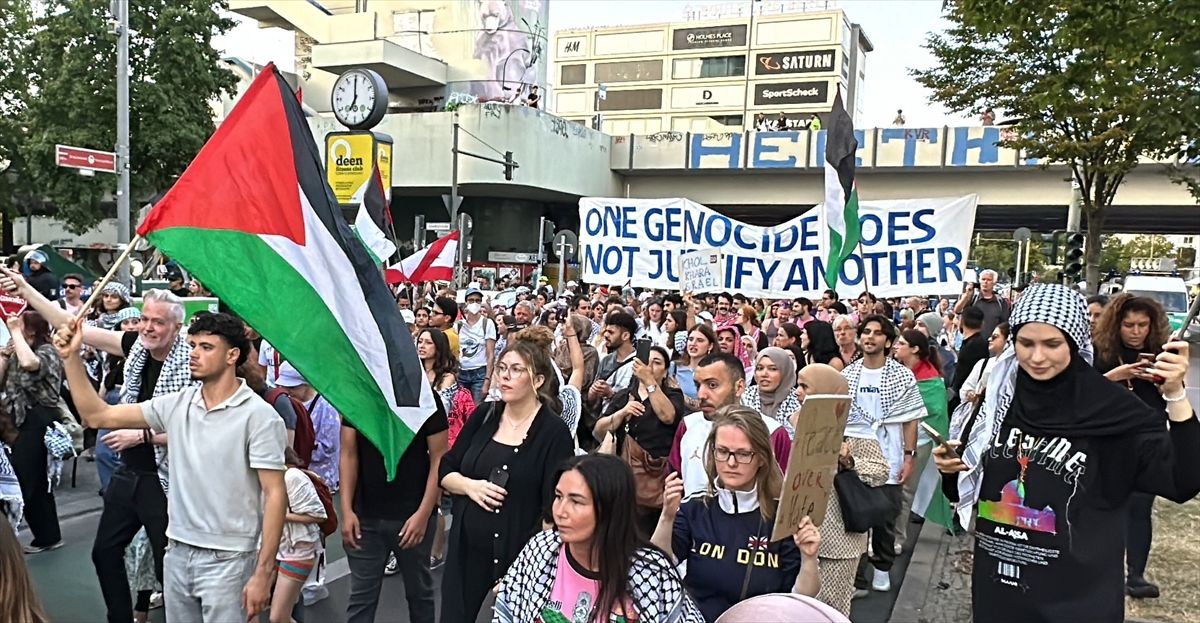 
Okupljeni su posebno uputili kritike i njemačkoj vladi zbog podrške Izraelu