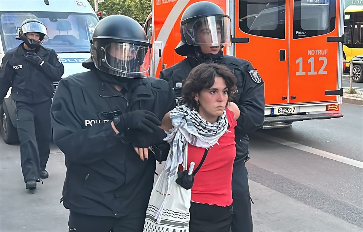 
Okupljeni su posebno uputili kritike i njemačkoj vladi zbog podrške Izraelu