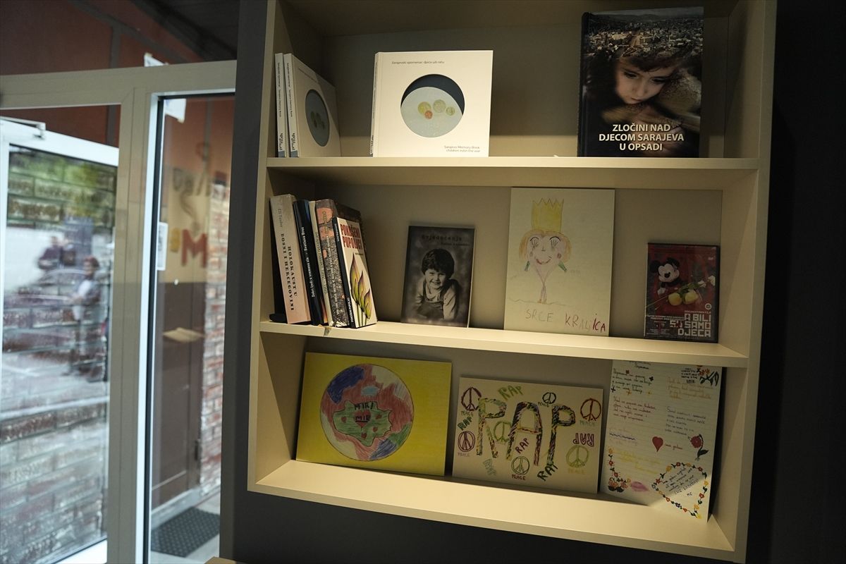 Muzej se nalazi na adresi Džidžikovac 3, a zaživio je zahvaljujući Udruženju roditelja ubijene djece opkoljenog Sarajeva