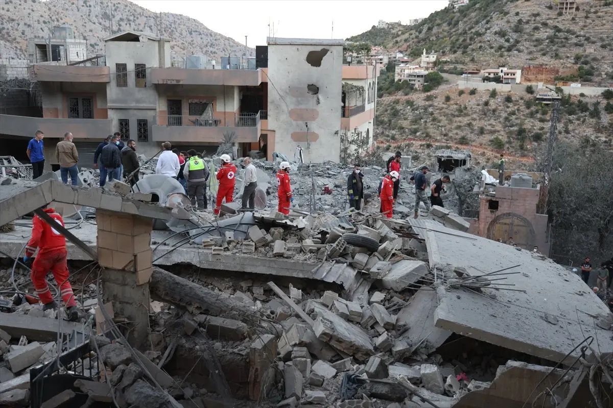 Prema libanskim vlastima, u pojačanim zračnim napadima poginulo je 679 ljudi, dok je gotovo 150.000 raseljeno unutar zemlje zbog bombardovanja