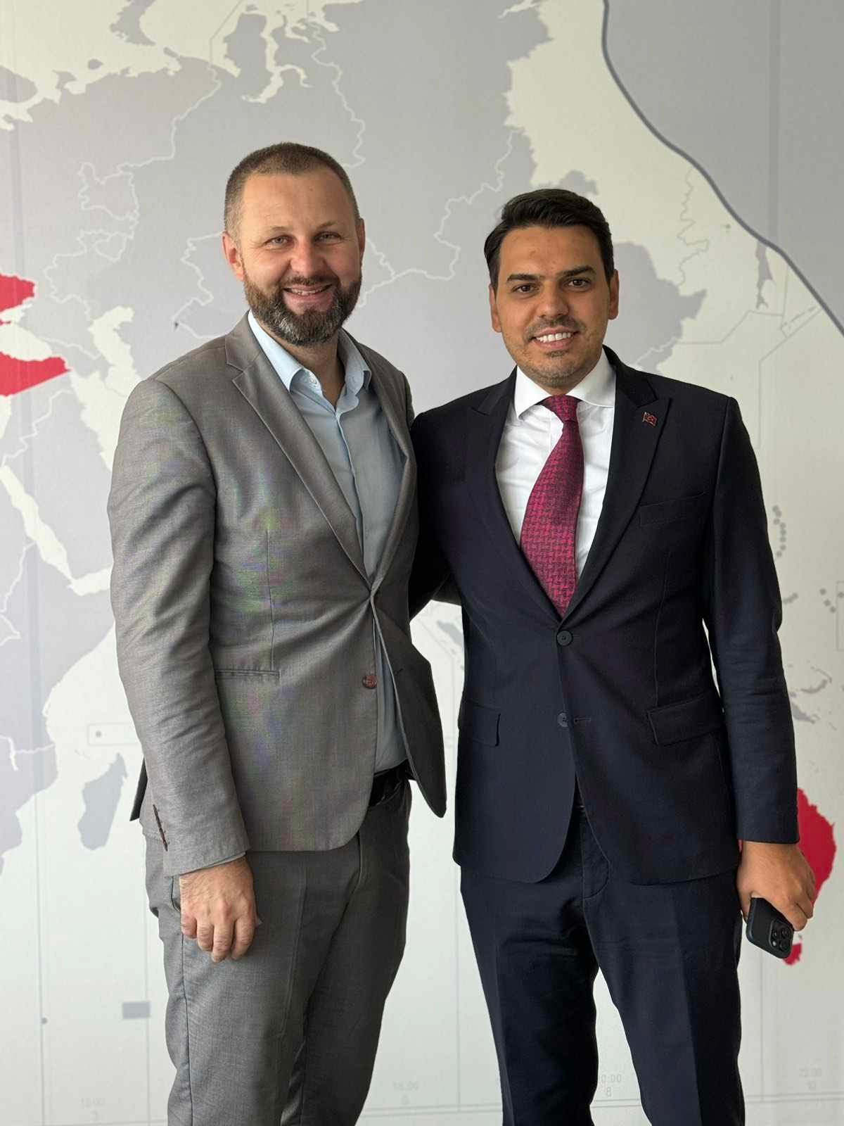 Delegacija Direkcije za dijasporu i srodne zajednice Republike Turske (YTB), predvođena Abdullahom Erenom, predsjednikom Direkcije, posjetila je danas Hayat televiziju. 