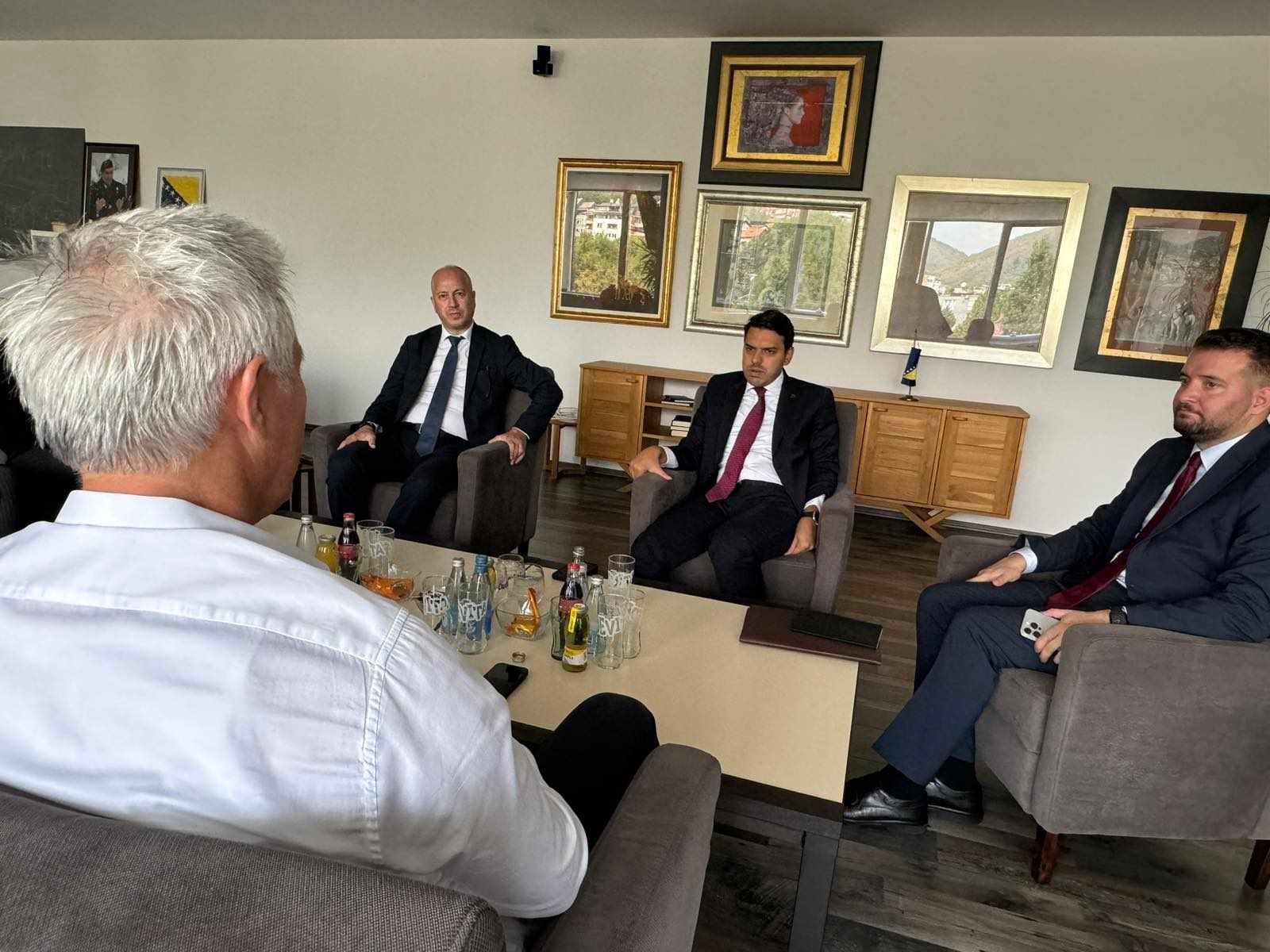 Delegacija Direkcije za dijasporu i srodne zajednice Republike Turske (YTB), predvođena Abdullahom Erenom, predsjednikom Direkcije, posjetila je danas Hayat televiziju. 