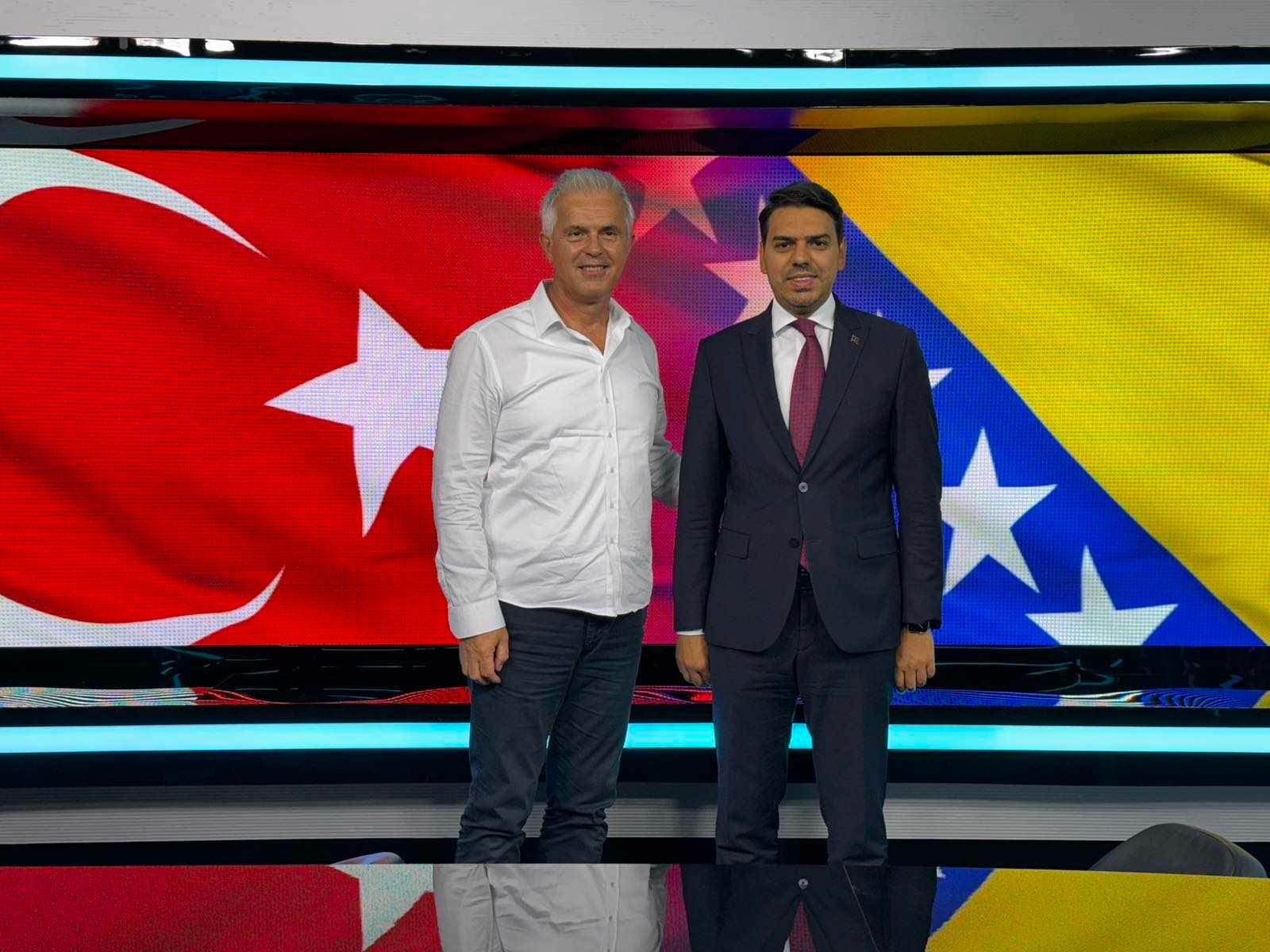 Delegacija Direkcije za dijasporu i srodne zajednice Republike Turske (YTB), predvođena Abdullahom Erenom, predsjednikom Direkcije, posjetila je danas Hayat televiziju. 