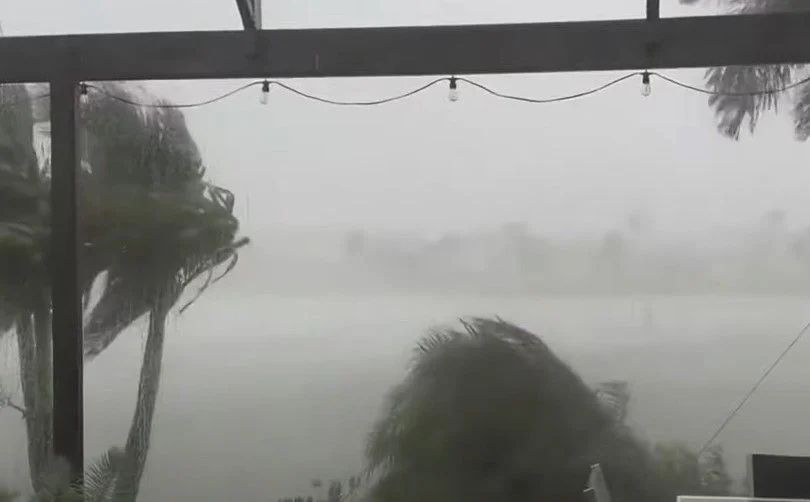 Uragan Helene spustio se na kopno u blizini Perryja na Floridi, kao oluja kategorije 4 sa stalnim vjetrom od 140 mph i jačim udarima