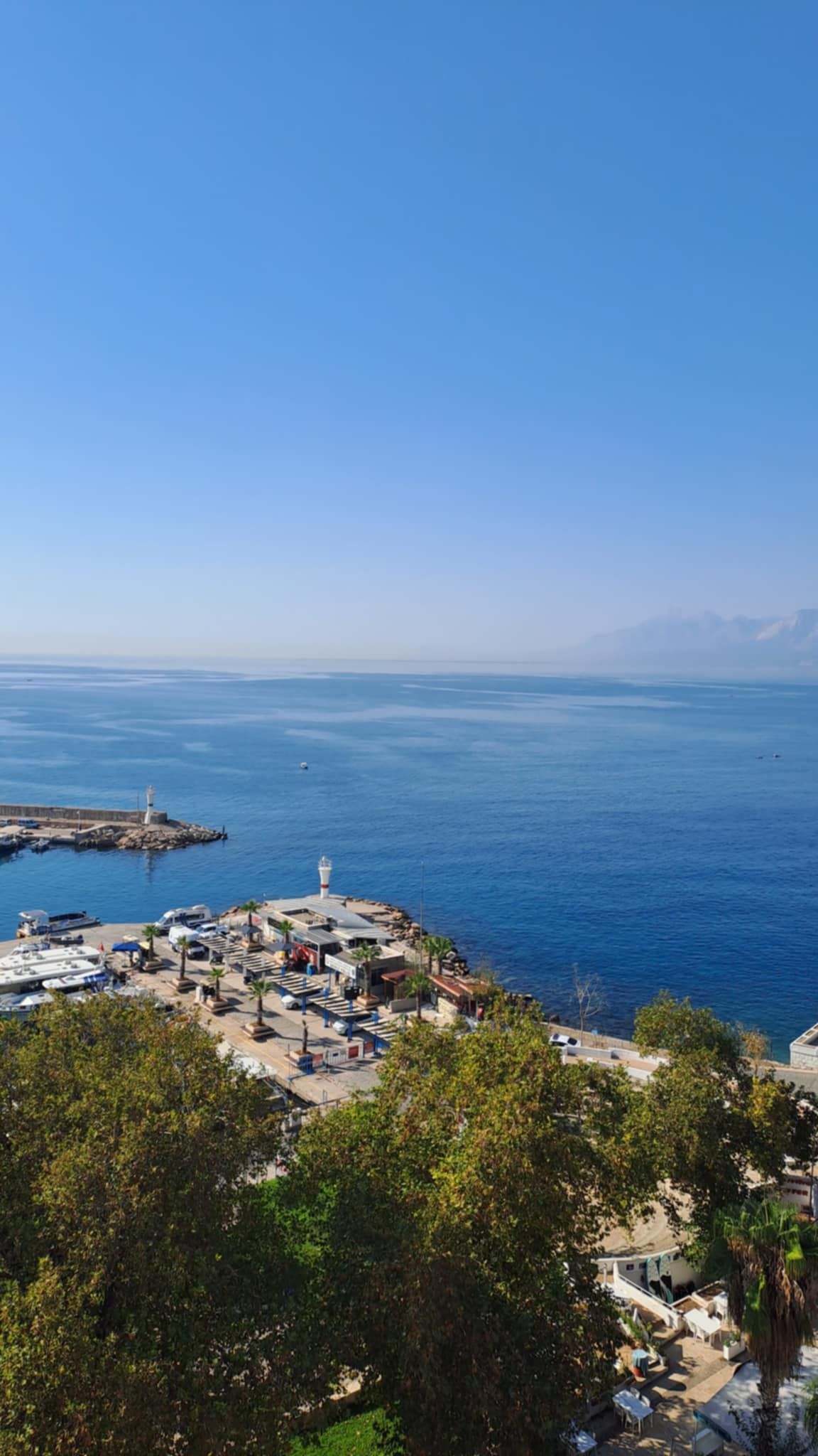 Nažalost, brojni turisti zadovoljavaju se odmorom u brojnim odmaralištima, dok grad i okolina za njih ostaju nepoznanica